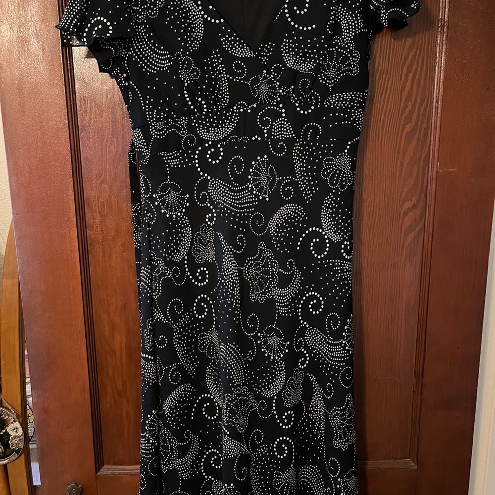 Johnathan Martin v neck dress excellent condition